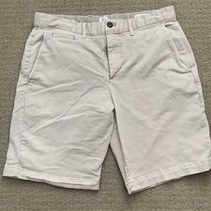 Men’s Gap Flat front Pewter shorts -10”